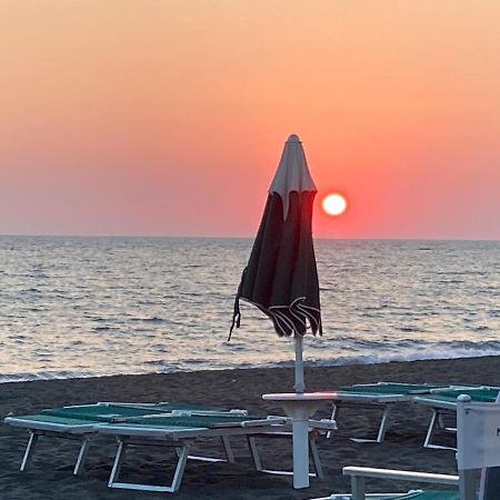 Rosso Tramonto Luxury-White- Ladispoli, Lungomare Regina Elena 58 Villa ภายนอก รูปภาพ